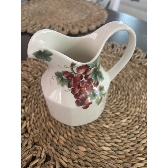 Royal Doulton‎ VINTAGE GRAPE: 10 oz. Creamer - Picture 1 of 5